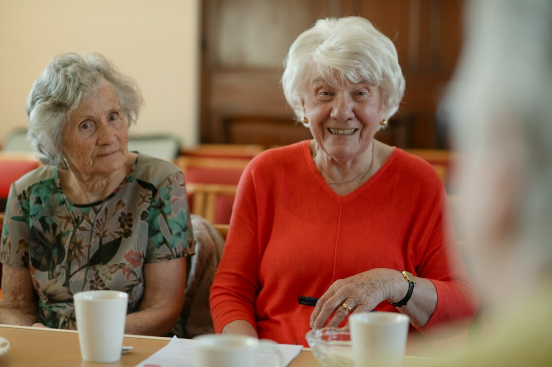 seniors enjoying coffee together